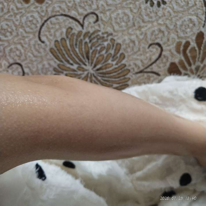 最后刮的时候会泛红,不知道是我刮的太用力,还是脱毛膏的作用,微痛