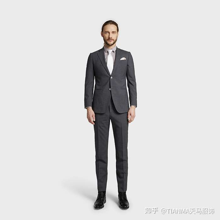 灰色正装,适合搭配什么颜色衬衫和领带?