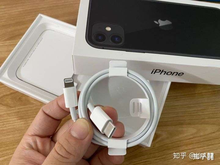 我买的了,简配版本的iphone 11送的数据线搭配什么快充头,另外想买个