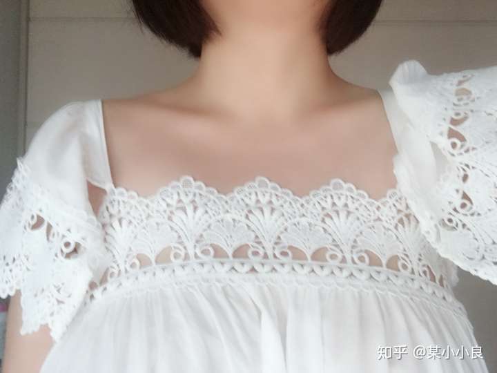 有锁骨的妹子都是平胸吗?