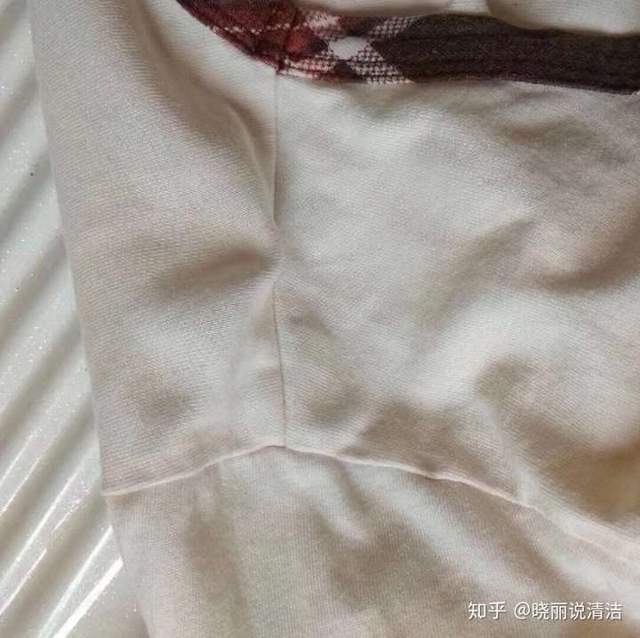 衣服发霉怎么洗掉上面的霉斑?