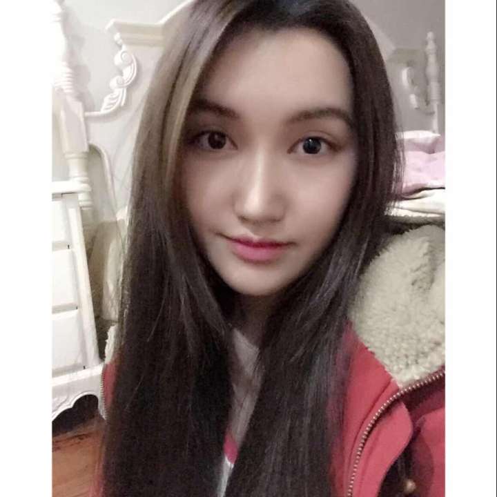 就我个人觉得,我其实并没有很混血脸,鼻子就是亚洲人的鼻子,没有很挺
