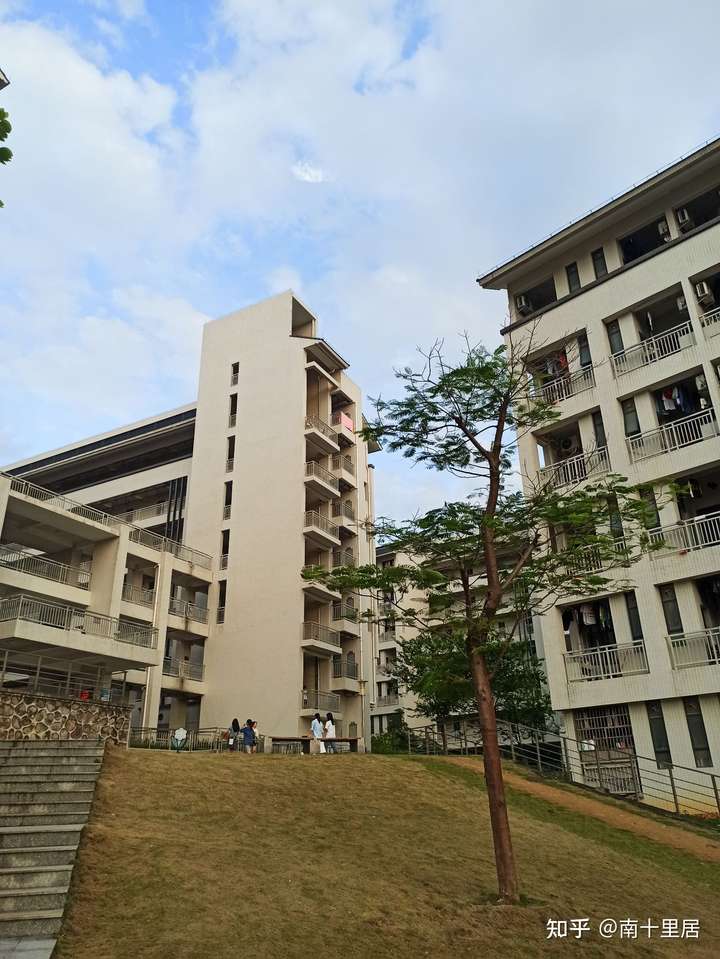 广州民航职业技术学院的校园环境如何?
