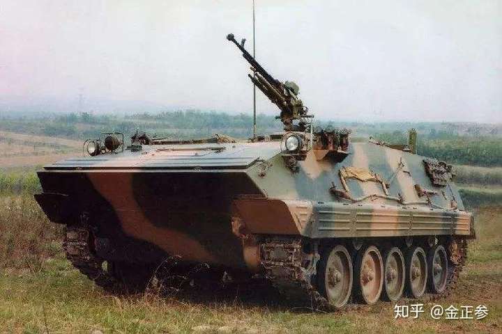 63式装甲运输车,初始装备是一挺12.7㎜机枪