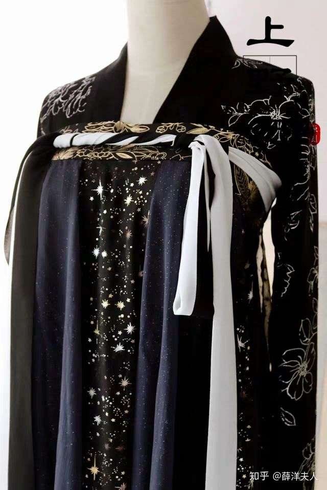 有没有正版好看的黑色系汉服?