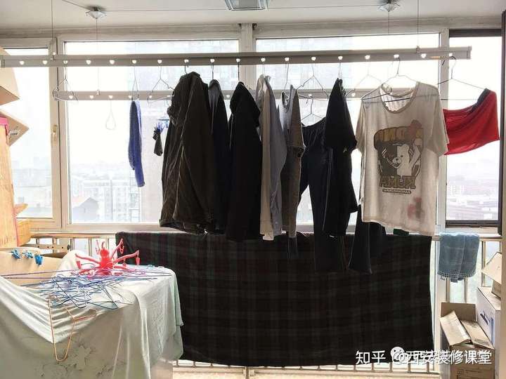 不想在客厅的阳台晾衣服怎么解决