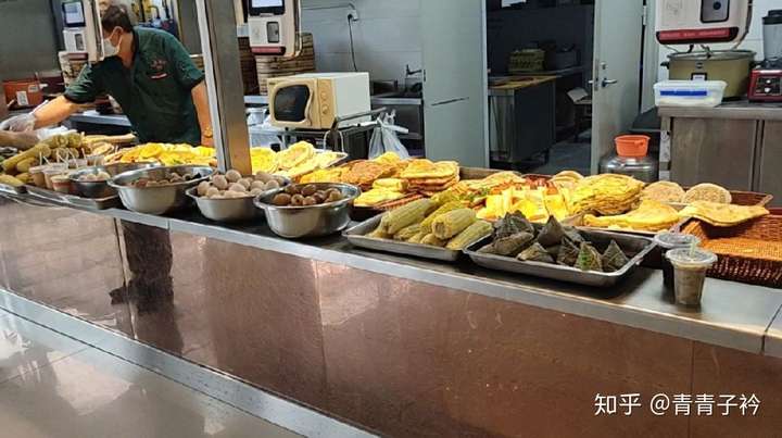 一句话描述湘潭大学的食堂有多好吃?