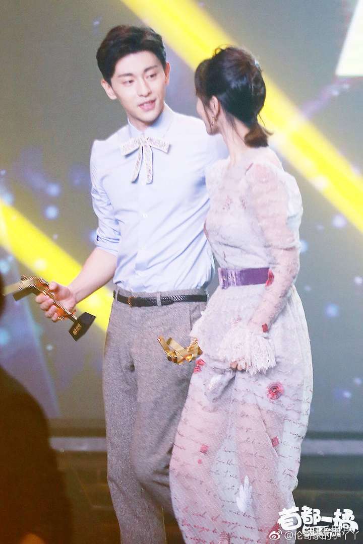 请问杨紫是否和邓伦是男女朋友? - 知乎