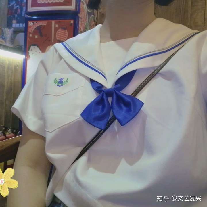 穿jk制服去学校会不会很夸张?