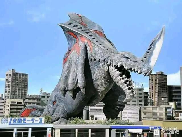 首战对阵宇宙蛟盖内伽古——大闹光之国的猛兽