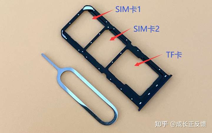 a32采用三卡槽设计,就是sim1 sim2 tf卡各占一个位置.