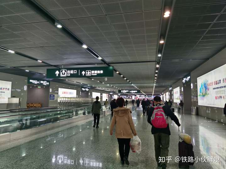 在重庆西站怎么换乘?需要预留多久的时间?