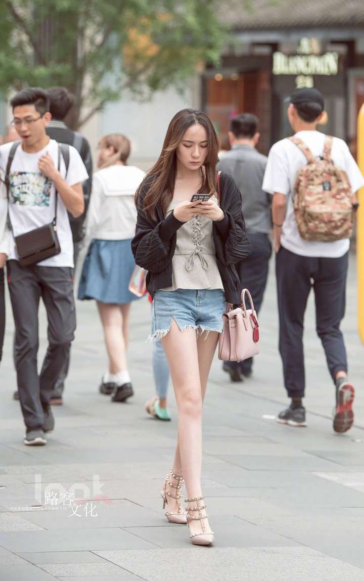 关于一米六的女生怎么穿搭?
