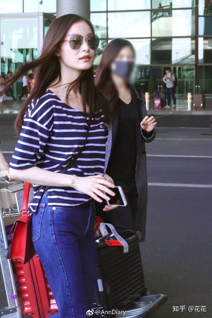 建议你可以模仿倪妮或江疏影首先你是185的身高足够高挑又瘦又白这个