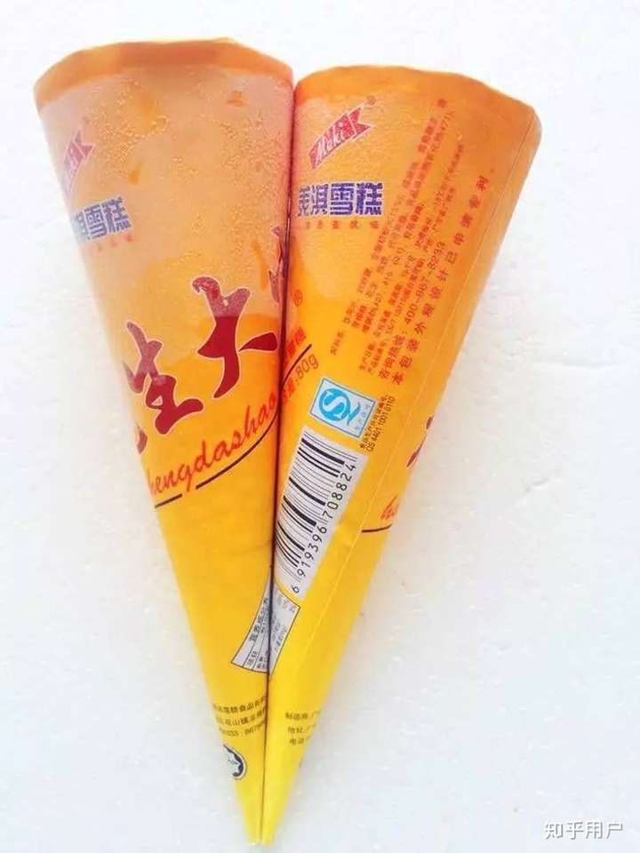 但我最喜欢还是香芋和巧克力味 还有这个,雪糕里面有花生酱,甜甜的