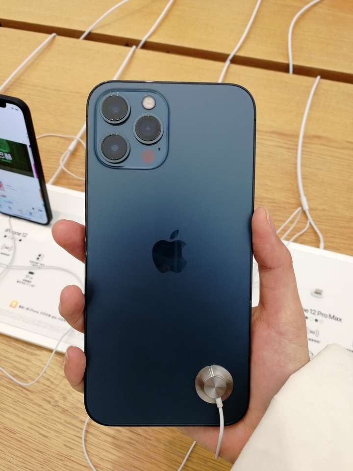iphone 12 pro max 哪个颜色好看,个人在抉择石墨黑和