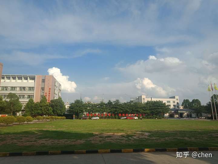 我是21届的想报读,广东省环保技工学校 这个学校校园环境怎么样 ?