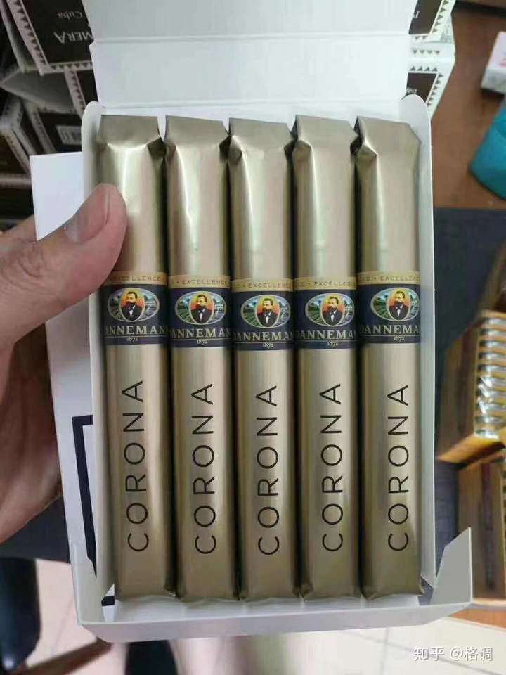 ②是小雪茄,像库贝罗,这种可以过肺,但是不推荐过肺很多,适量就行 ③