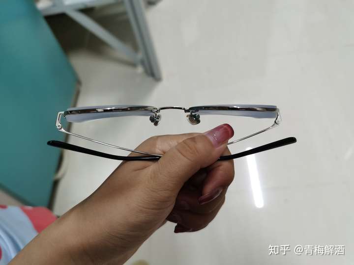 700度近视如果想配大框眼镜 1.67的镜片和1.74的镜片差别大吗?