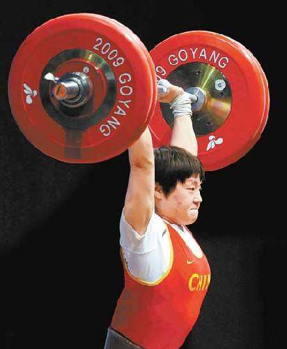 为什么国家队举重运动员的围度比健身房一些人要小但是力量却大得多是