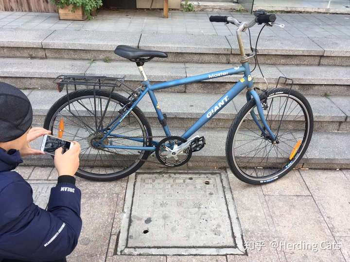 不是很了解自行车,但是看标签知道这是700bike,想请问一下价格以及它