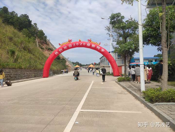 梧州学院的宿舍条件如何?校区内有哪些生活设施?