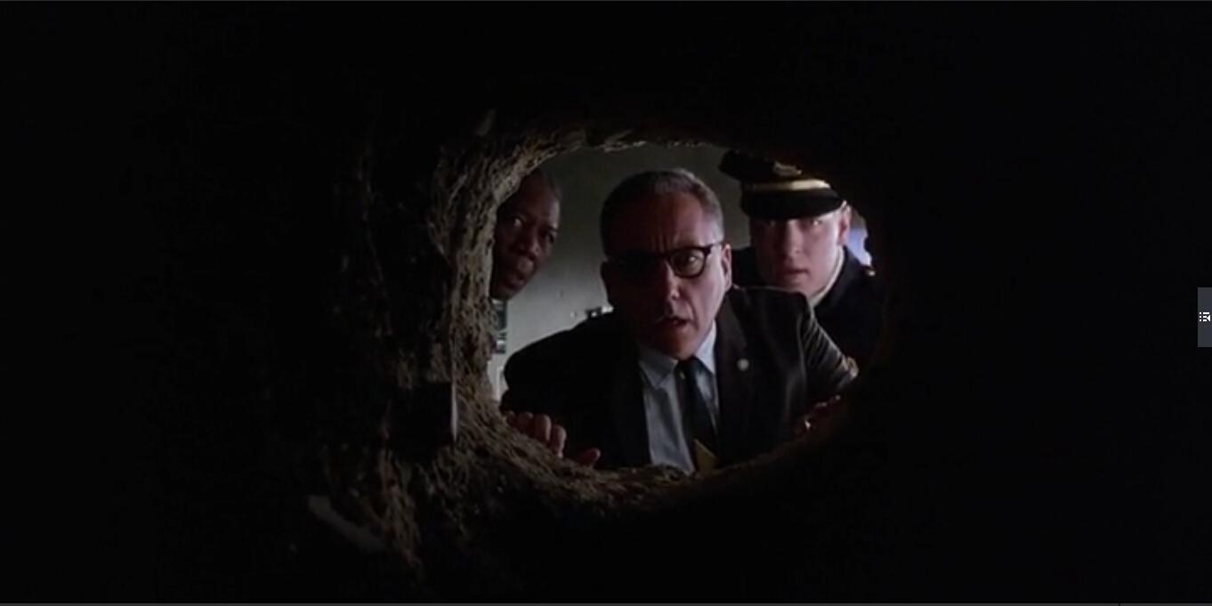 《肖申克的救赎》,安迪挖隧道,仅仅靠石锤挖完的隧道?