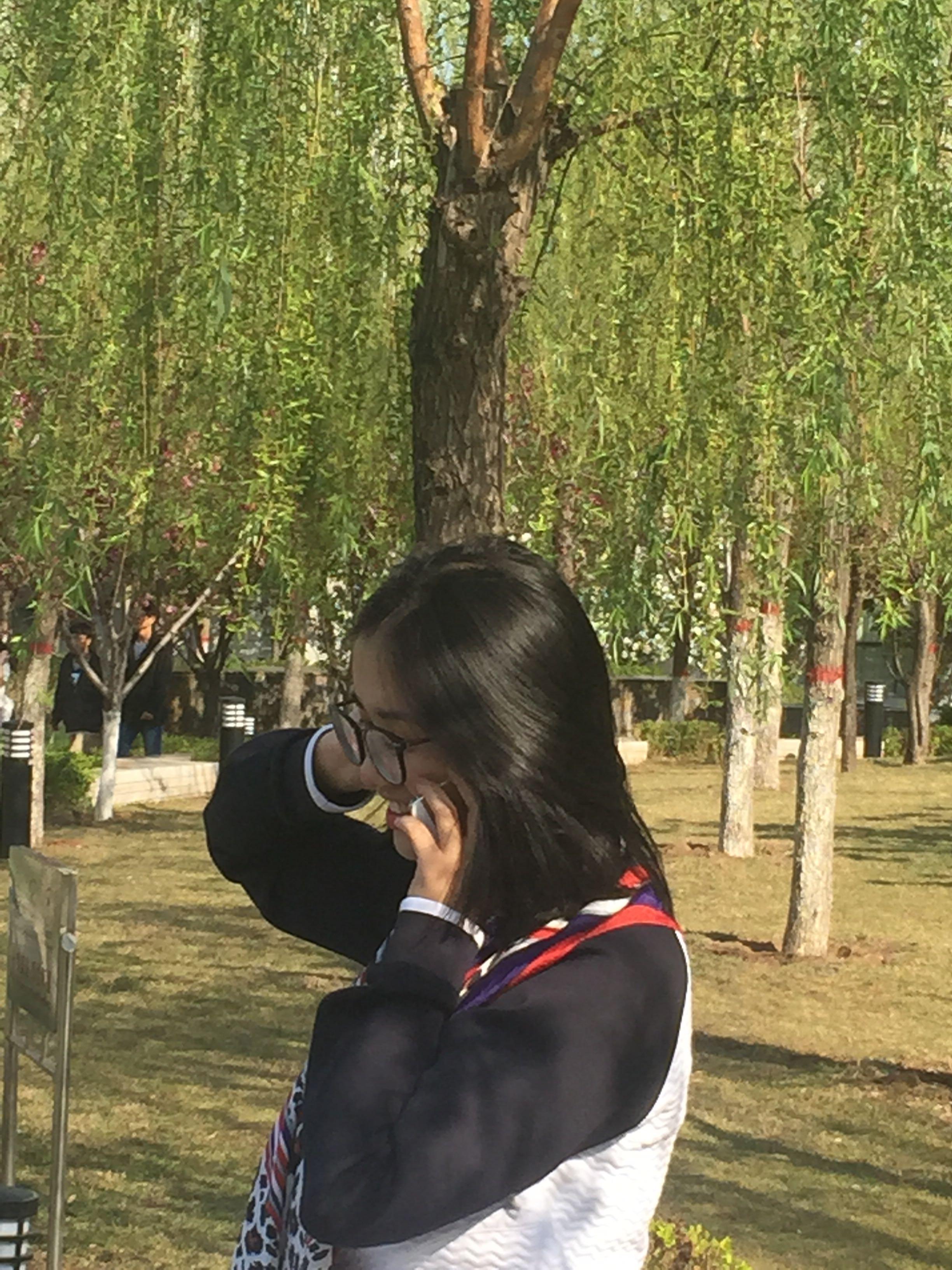脊柱喜欢一个男生的样子时候是女生?-晓眼神女生沟图片