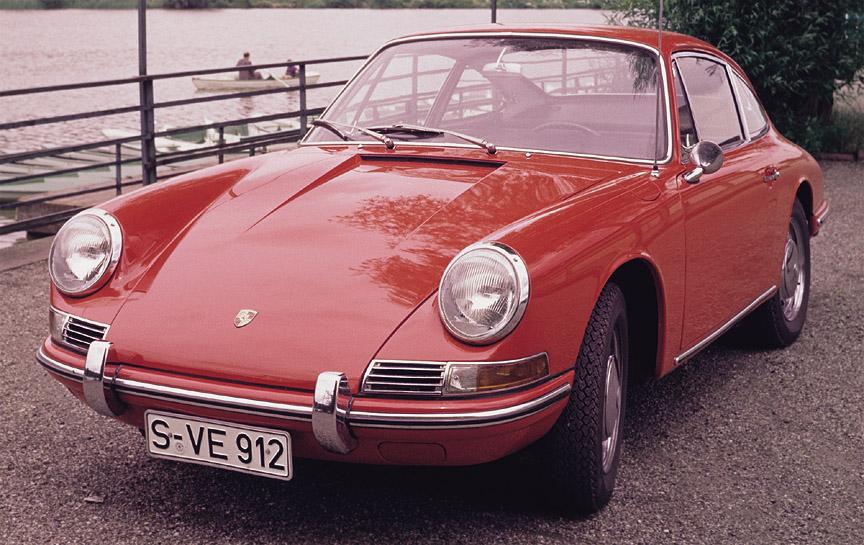 1966年款的保时捷912,这款入门车型与911有极高的相似度.