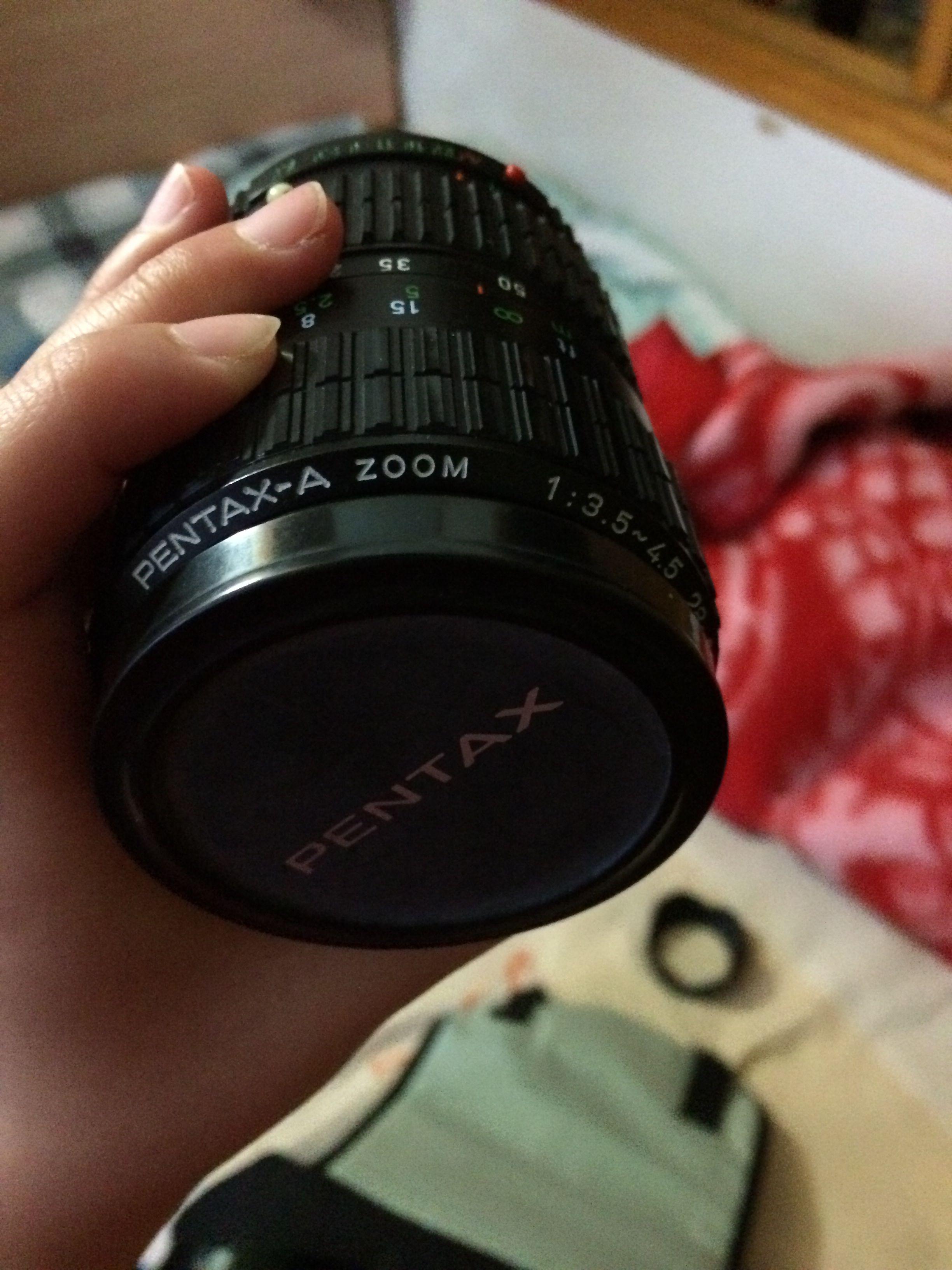 此款宾得镜头配不配得到遮光罩?效果怎样?