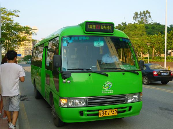 除了这两种情况外,如果说行驶在城市道路的公交车,司机会视车内客流