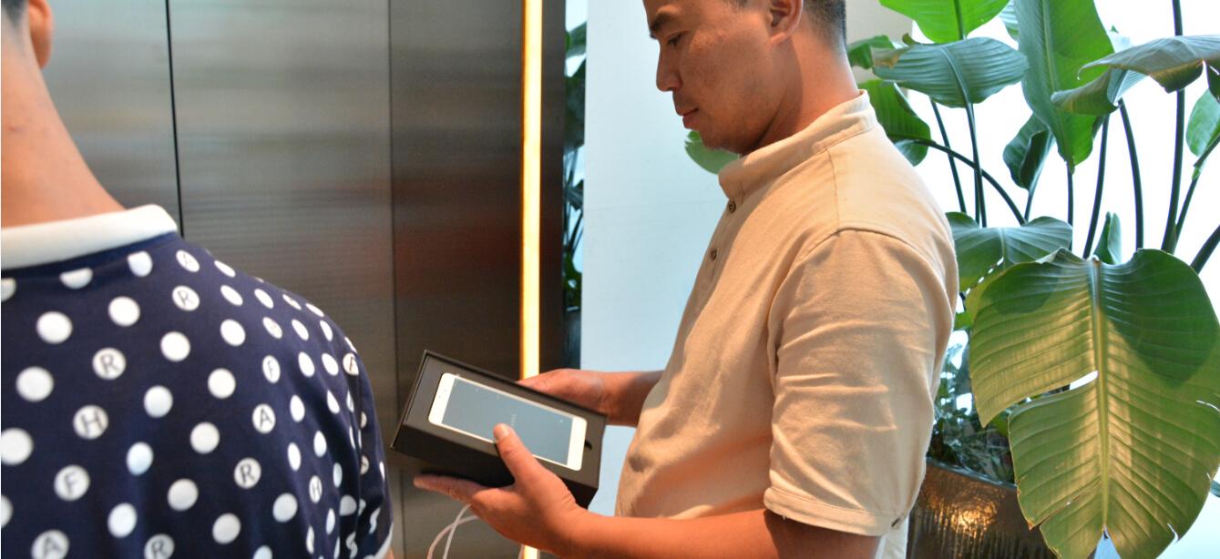 如何评价米粉在小米之家门口彻夜排队买小米N