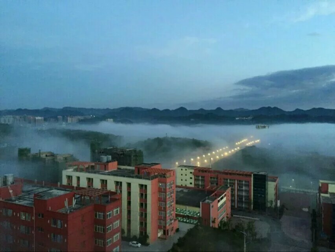 高中在同一个学校留级是感受?高中文宗图片