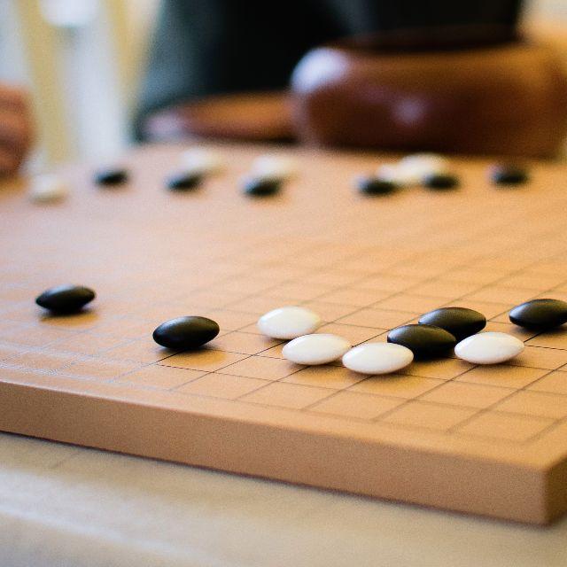 丁凡,以我个人目前了解的情况来看,master 九成九就是 alphago,缺失