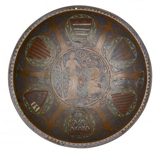 为什么西方礼节中求婚要单膝下跪?来源于中世