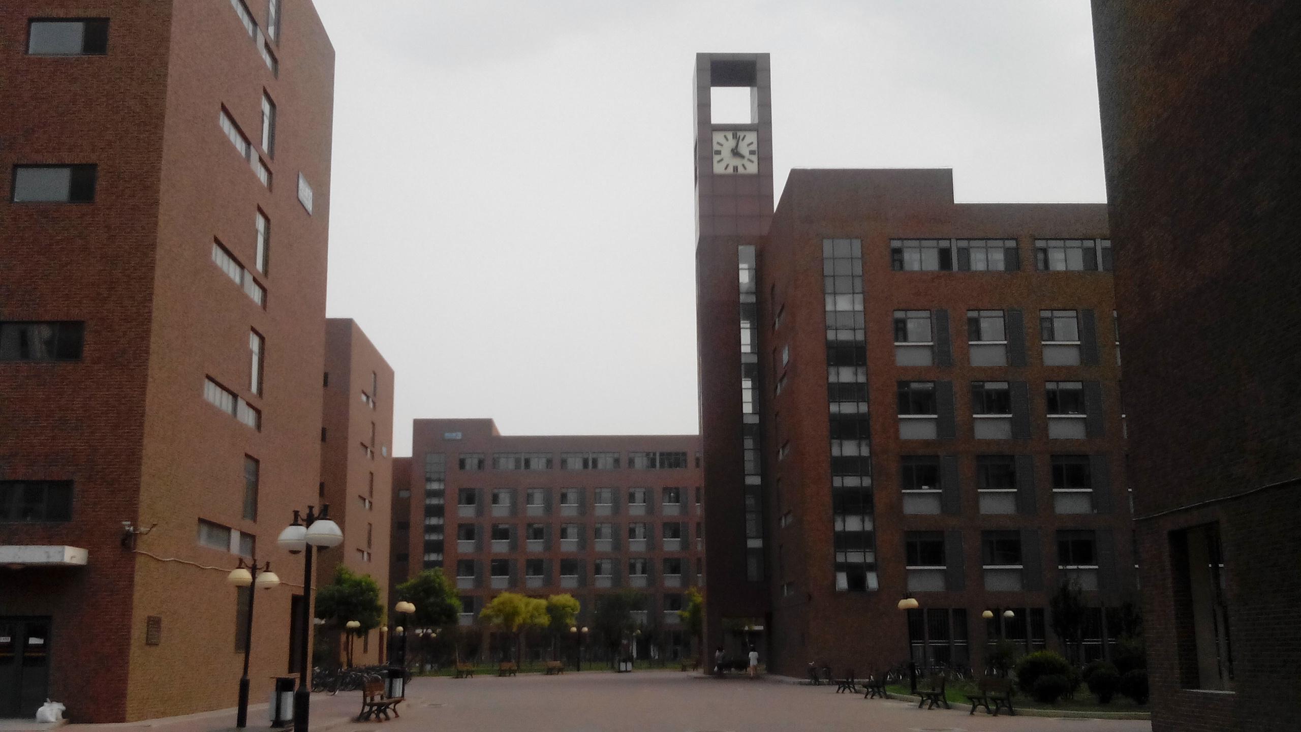 2007年经国家教育部批准,天津商学院更名为天津商业大学.