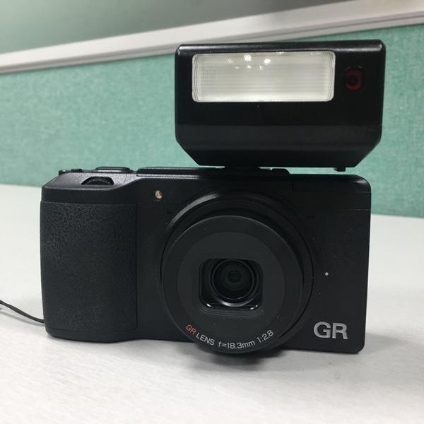 理光gr适配什么机顶闪光灯比较好