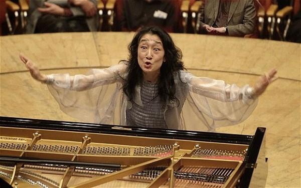 如何评价钢琴家马尔她·阿格里奇(martha argerich)?