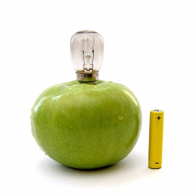 电源的原理是什么,还得从水果能发电说起