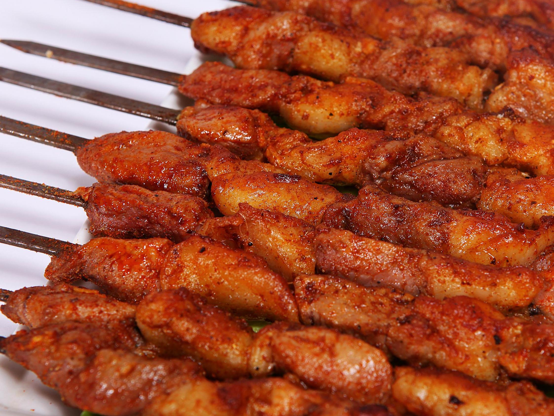 一块钱一根的「羊肉串」真的是羊肉做的吗?