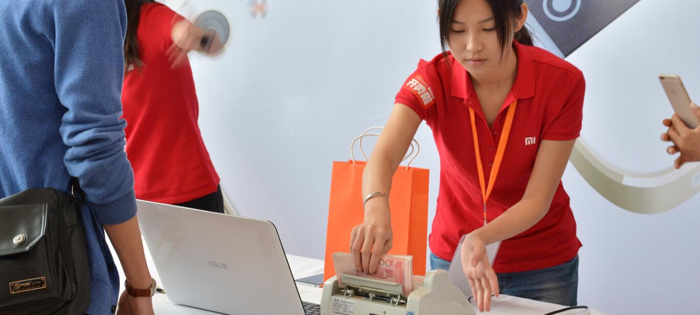 如何评价米粉在小米之家门口彻夜排队买小米N