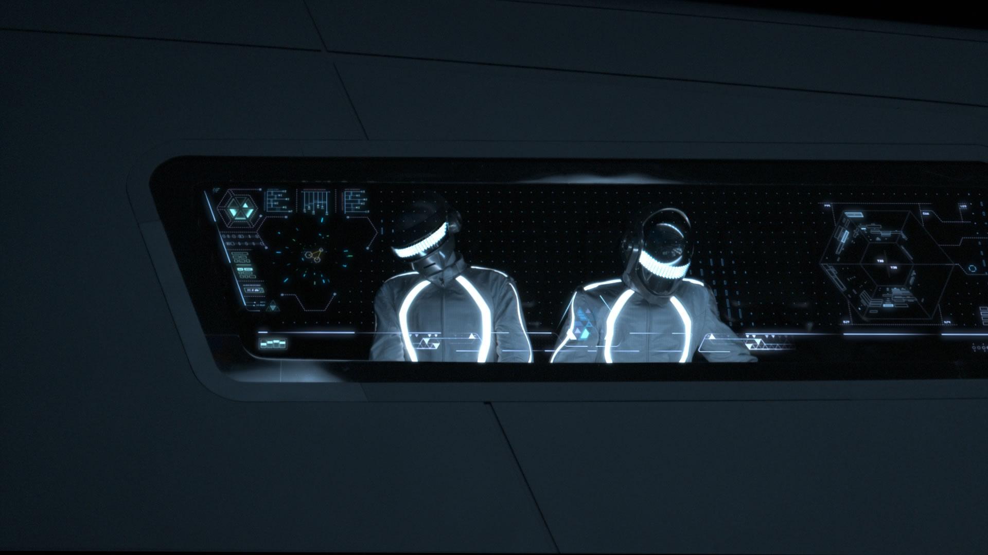 我是从电影《tron》(中文名:电子竞技争霸战)才知道daft punk的,而且