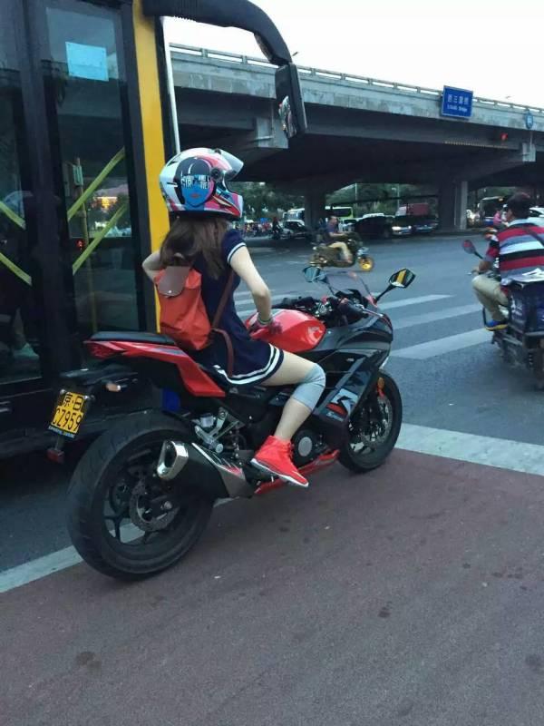 骑摩托车上班是怎么一种体验?