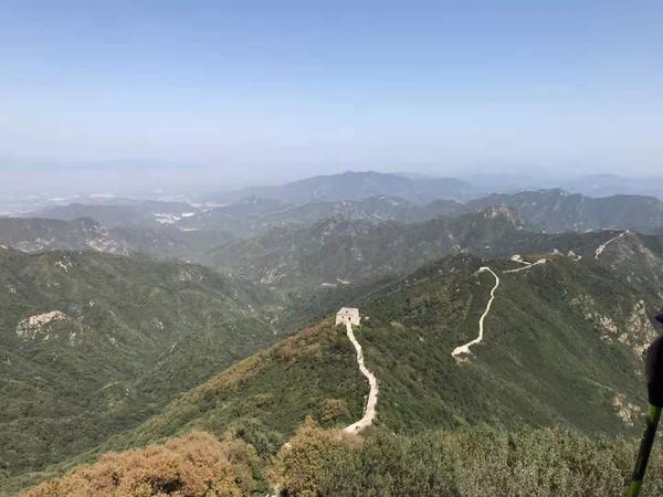 探路北京长峪城登山步道登残长城赏秋季美景