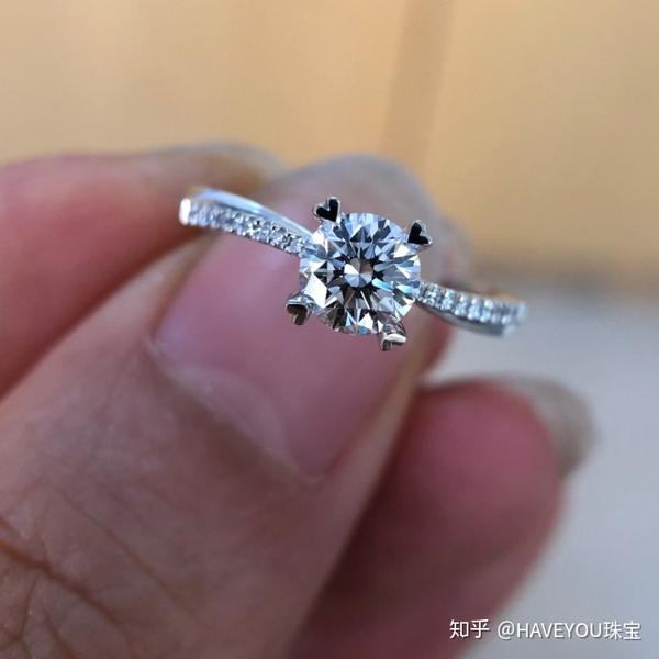 周大福同时开创 t-mark服务于钻石饰品,为消费者提供更加垂直的服务.