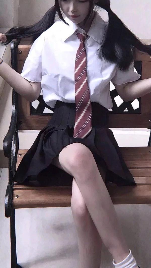 能不能分享一些好看的腿的图片来当壁纸激励自己减肥