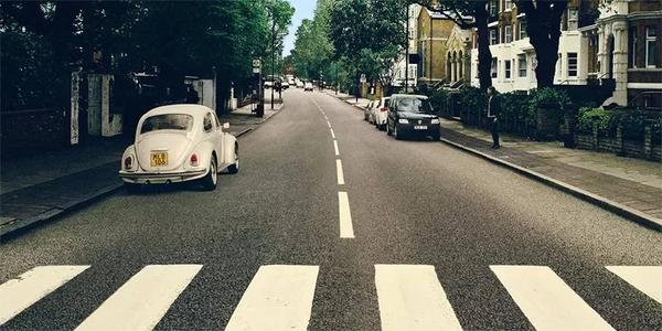 【图鉴】 abbey road封面,让披头士成为斑马线最佳代言人.