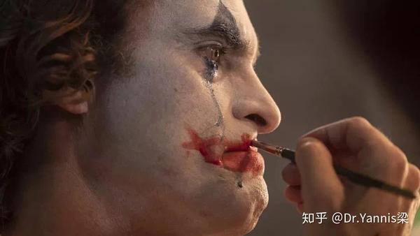 《小丑》奥斯卡影帝强笑中的一滴泪:假性延髓情绪