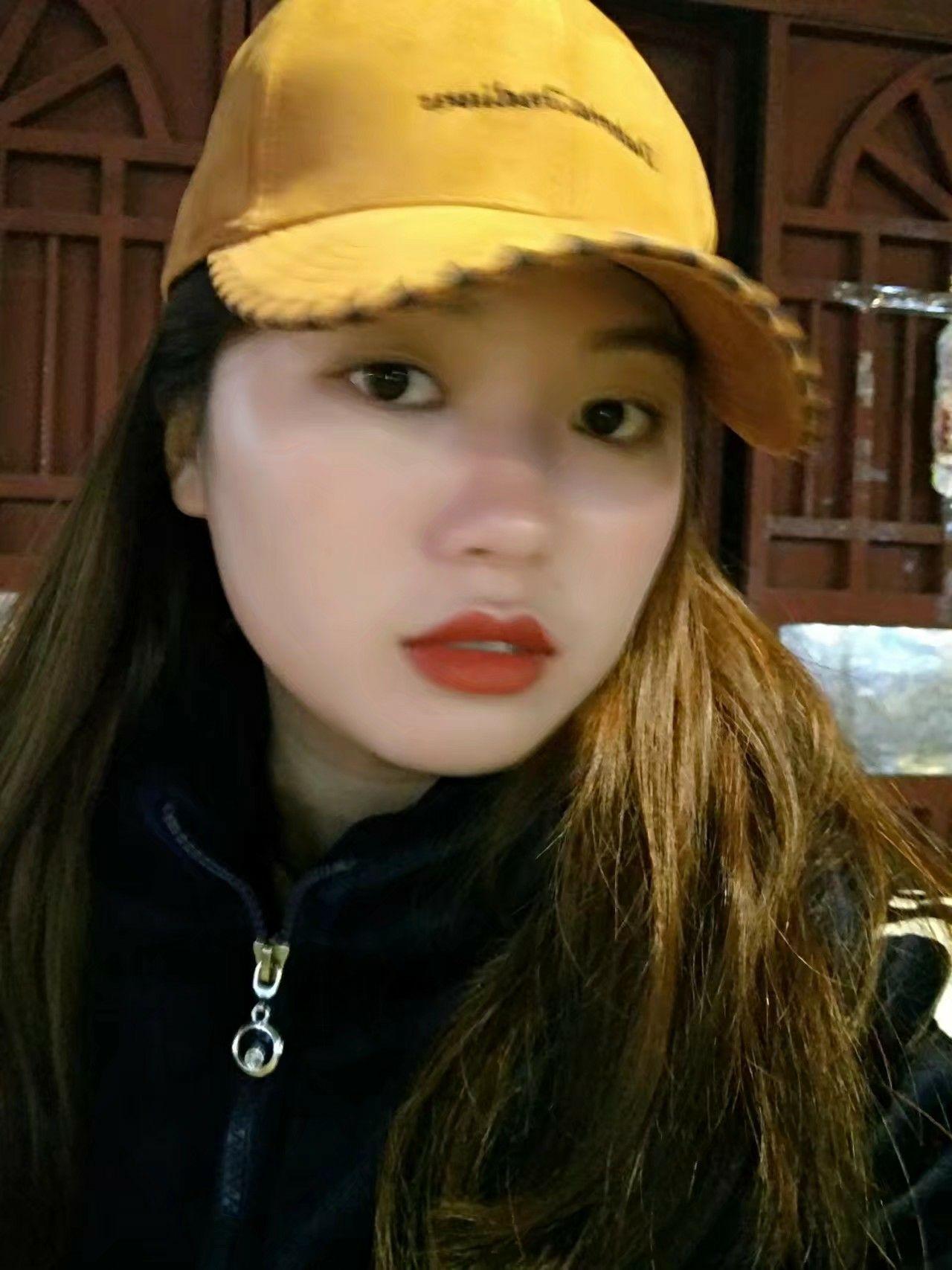 厚嘴唇女生涂口红显得好看?发耶女生图片
