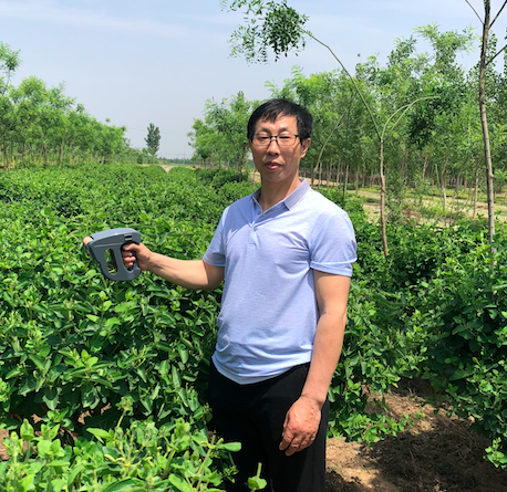 李兰波发明的方采牌金银花采摘机推动金银花种植事业的发展!